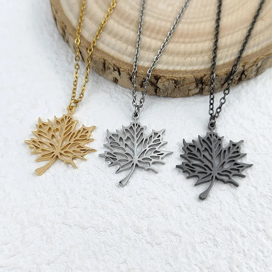 Discover the Elegance of the Trendy Maple Leaf Necklace