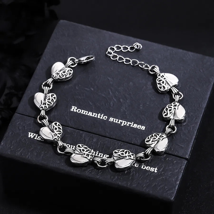 Discover the Elegance of the Retro Couple Heart-Shaped Bracelet