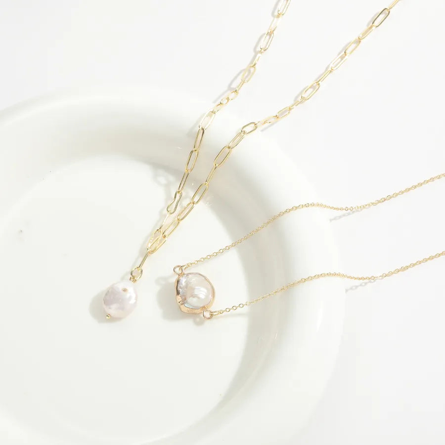 Discover the Elegance of the 1-Piece Fashion Classic Style Commute Jewelry Freshwater Pearl Plating Pendant Necklace