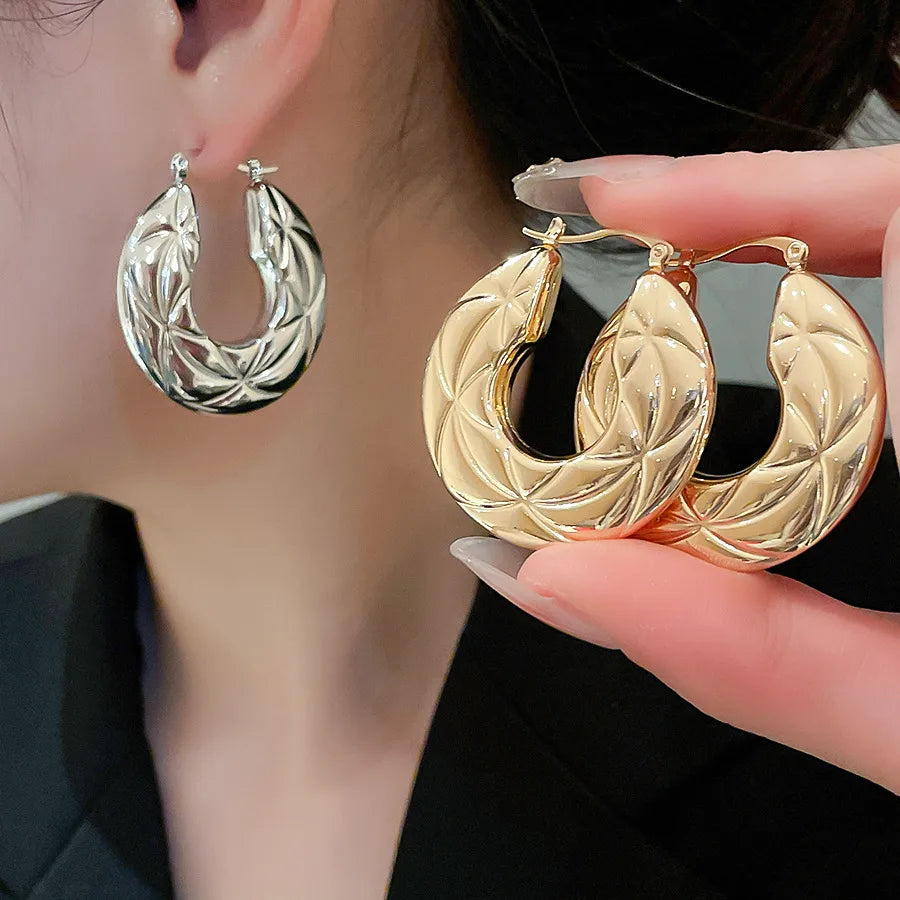 Elevate Your Style with Round Metal Earrings: The Perfect Accessory