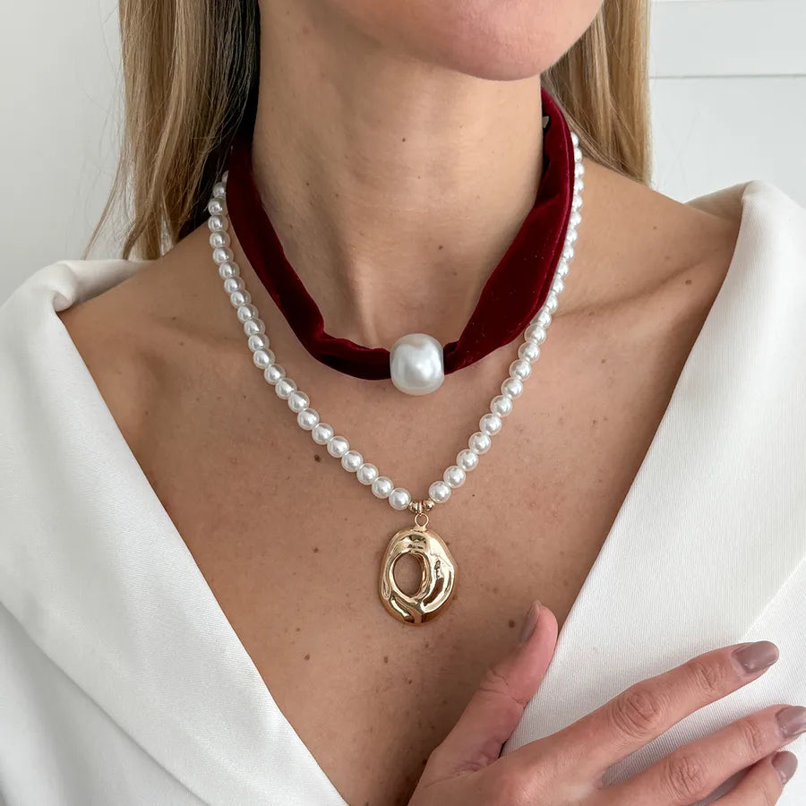 Elegant Jewelry Pearl Beaded Clavicle Chain Necklace: A Touch of Luxury