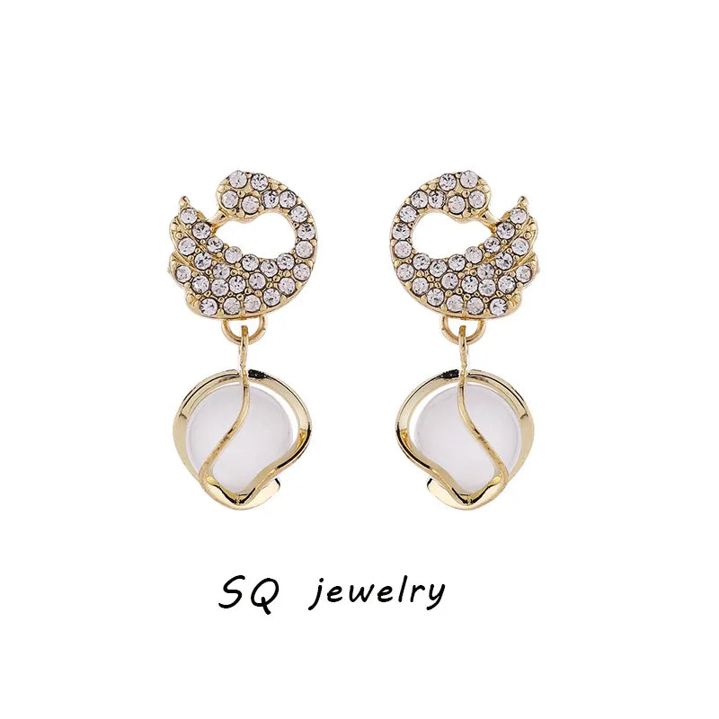 Embrace Elegance with the Stunning Elegant Swan Ear Cuff