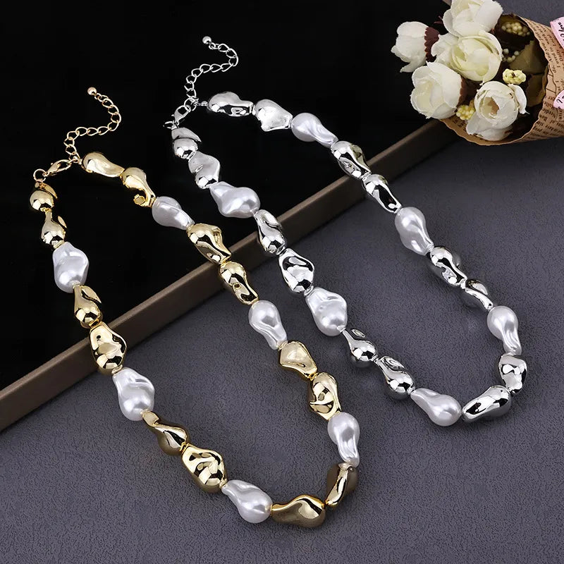 Elevate Your Style with Our Fashionable Baroque Pearl Necklace