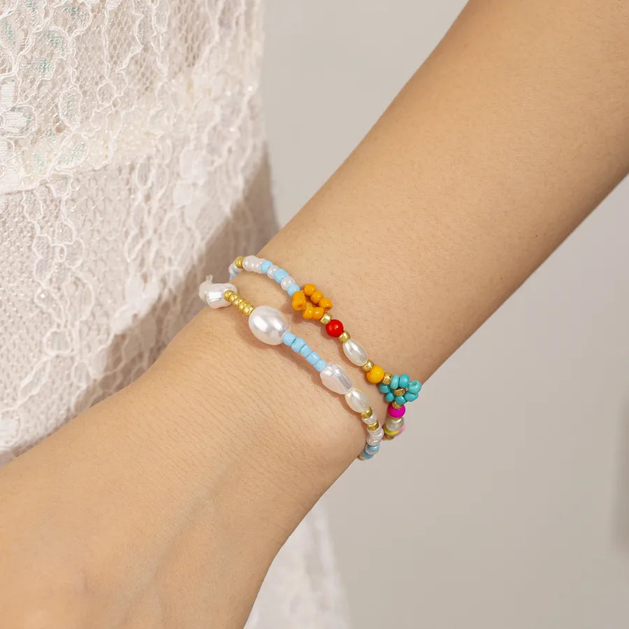Embrace Bohemian Elegance with the Baroque Colorful Daisy Seed Bead Bracelet