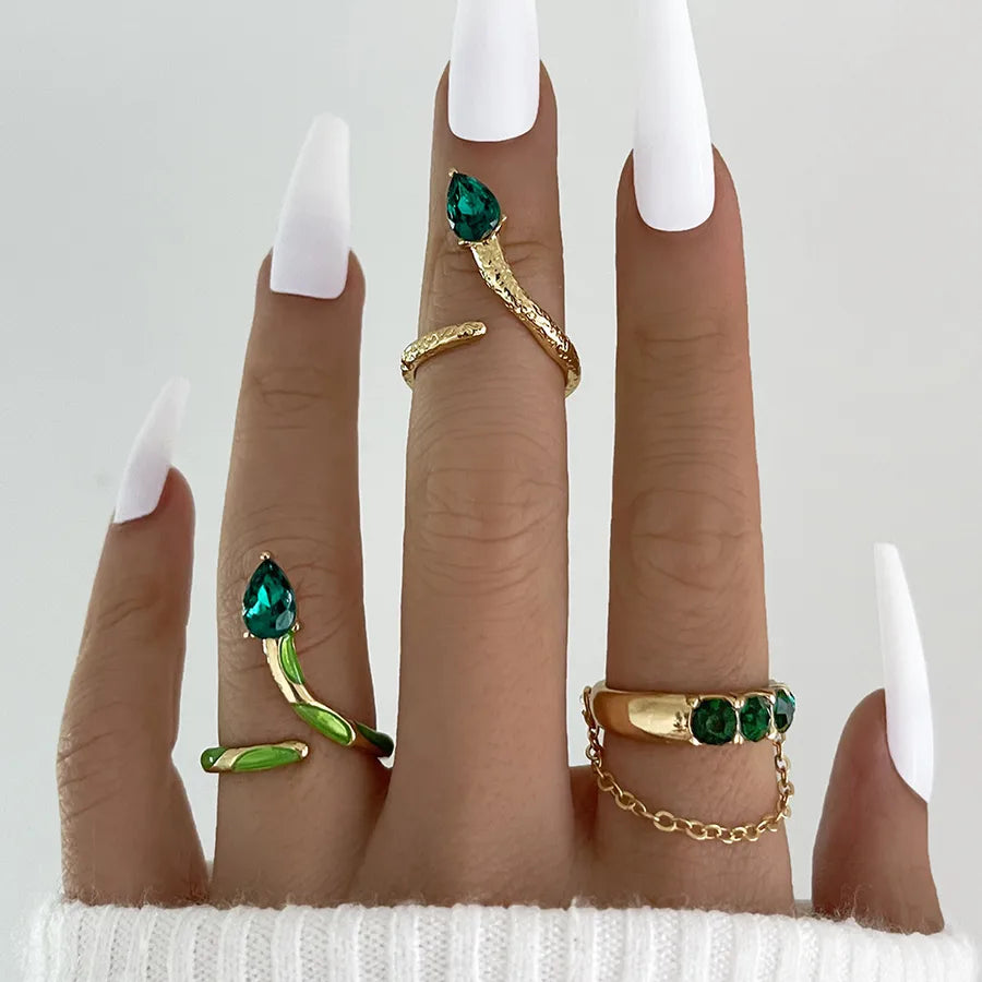 Elevate Your Style with the Vintage Snake Design Alloy Inlaid Diamond Ring Set