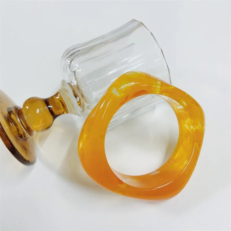 Discover the Elegance of Our Fashionable Minimalist Resin Gradient Color Hand Bracelet Ring