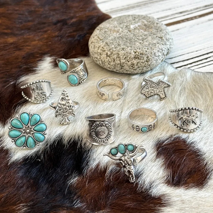 Discover the Elegance of the Vintage Carved Oval Imitation Turquoise Ring Set