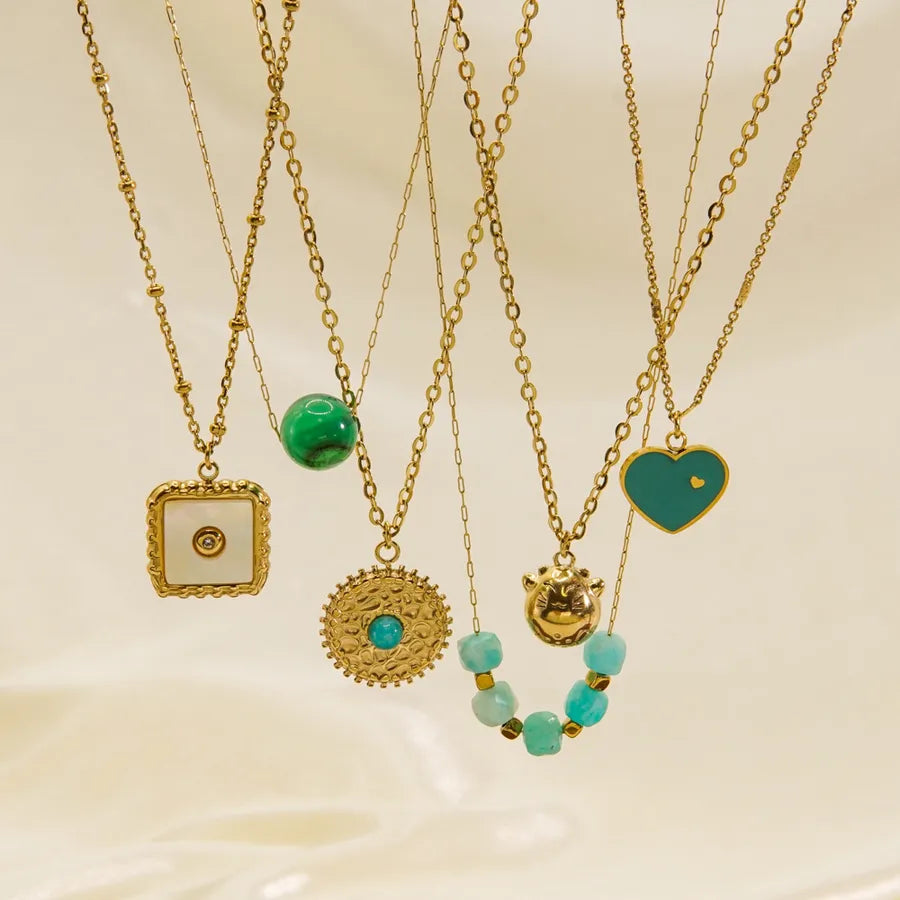 Elevate Your Style with the Retro Heart Shape Necklace