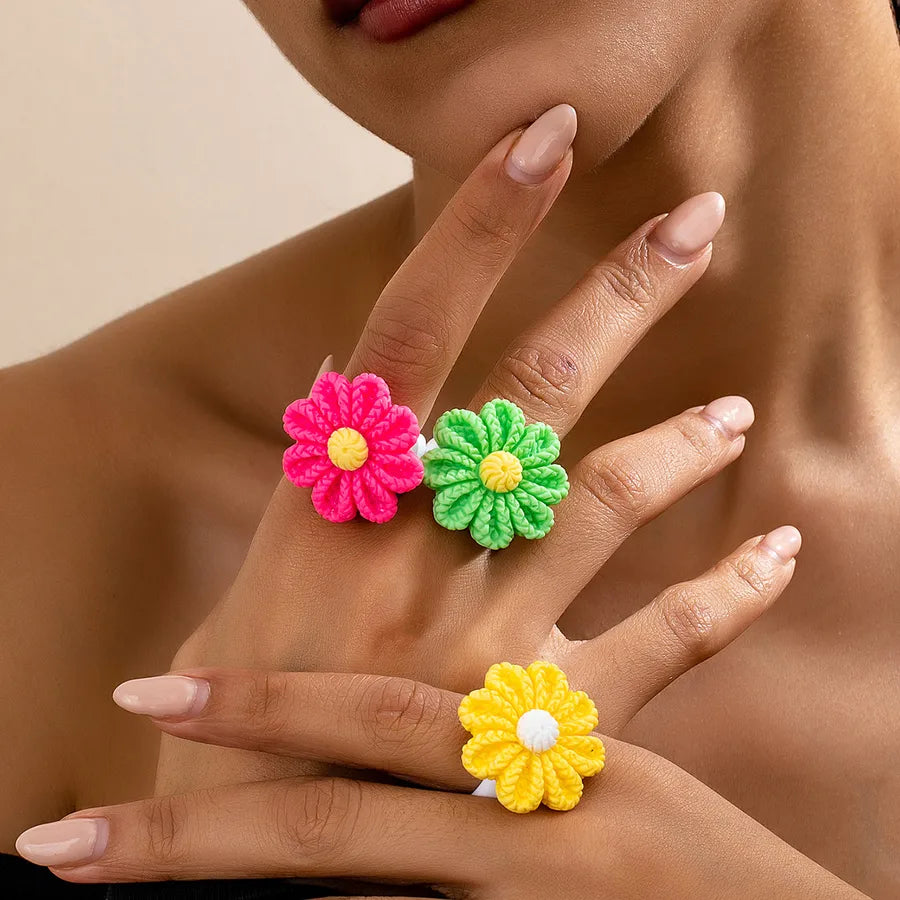 Elevate Your Style with the Exquisite Resin Flower Ring Set