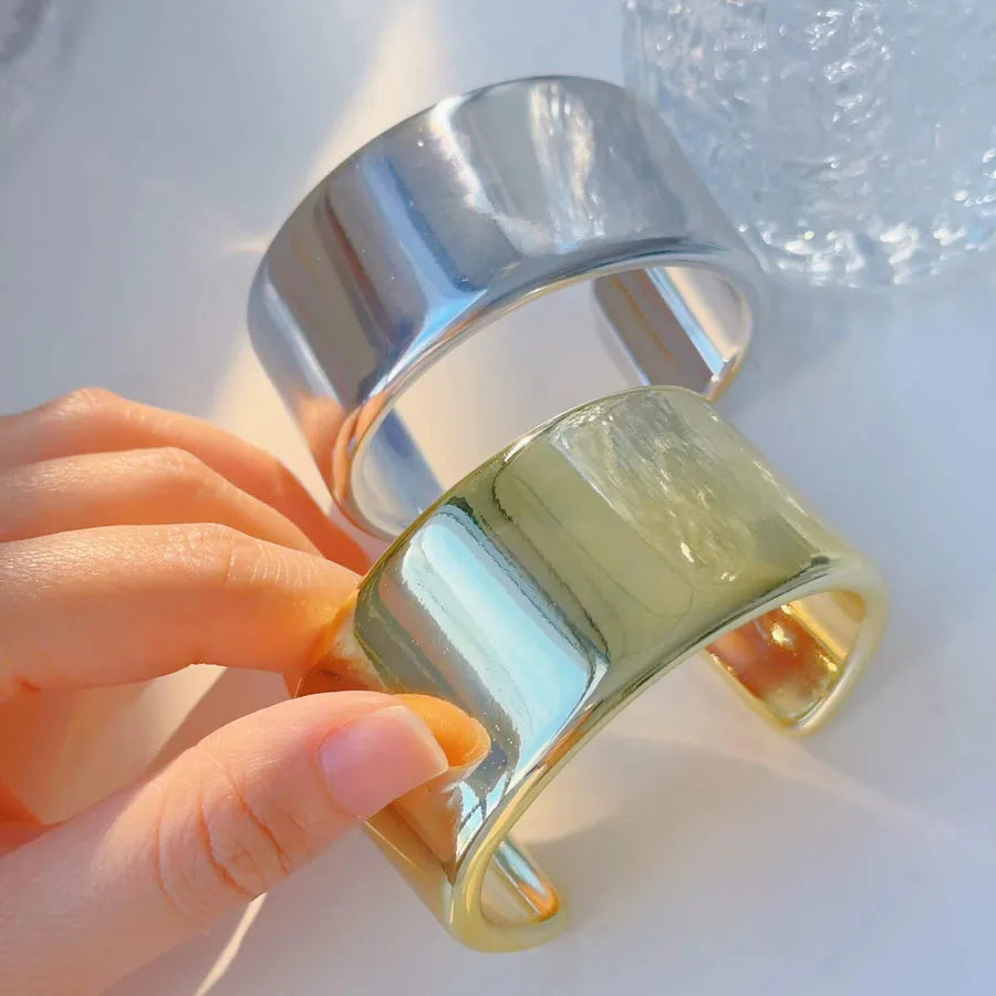 Discover the Elegance of Our New Resin Electroplated Gold & Silver Open Hand Bracelet