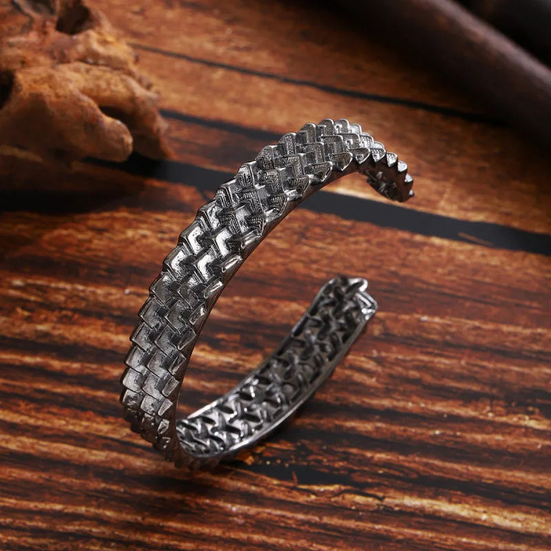 Elevate Your Style with the Retro Dragon Scale Bracelet