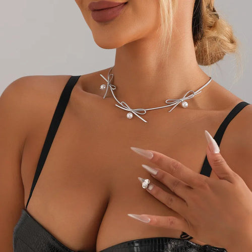 European Style Pearl Butterfly Knot Silver PU Leather Choker Necklace For Girls Fashionable Unique Lobster Clasp Pendant