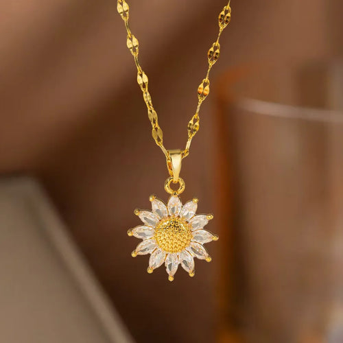 Women’s Flowers Inlay Necklace with Artificial Rhinestones, Copper Base, 18K Real Gold Plated Water Plating, Featuring Lip Chain