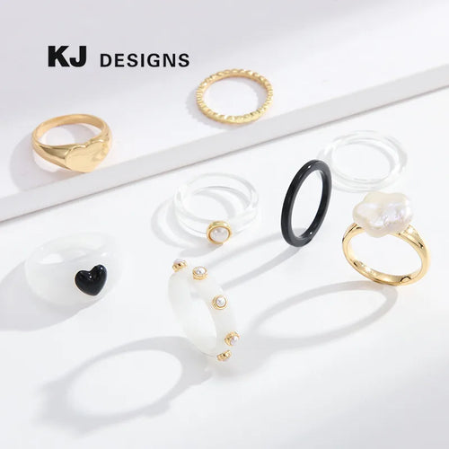 Resin Flowers Ring For Stylish Looks, Available in Black & White
