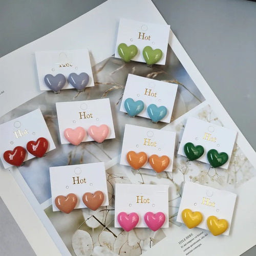 Handmade Dark Green Resin Heart Shape Ear Cuffs for Kids, Stylish and Comfortable Accessories