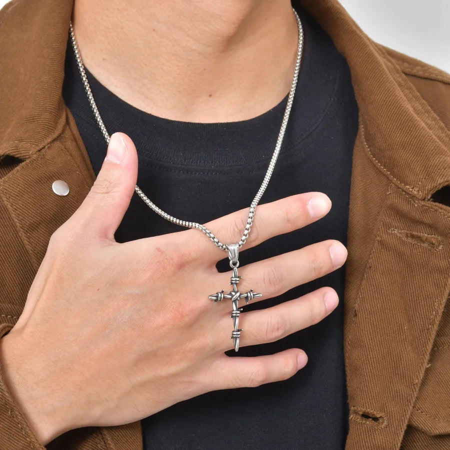 Timeless Elegance: The 304 Stainless Steel Colorfast Jewelry Knotted Cross Pendant Necklace