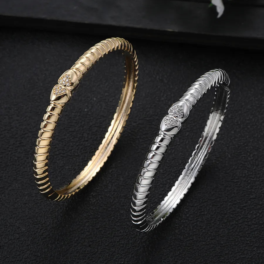 Exaggerated Personality Screw Heart Shaped Bracelet: A Statement of Elegance