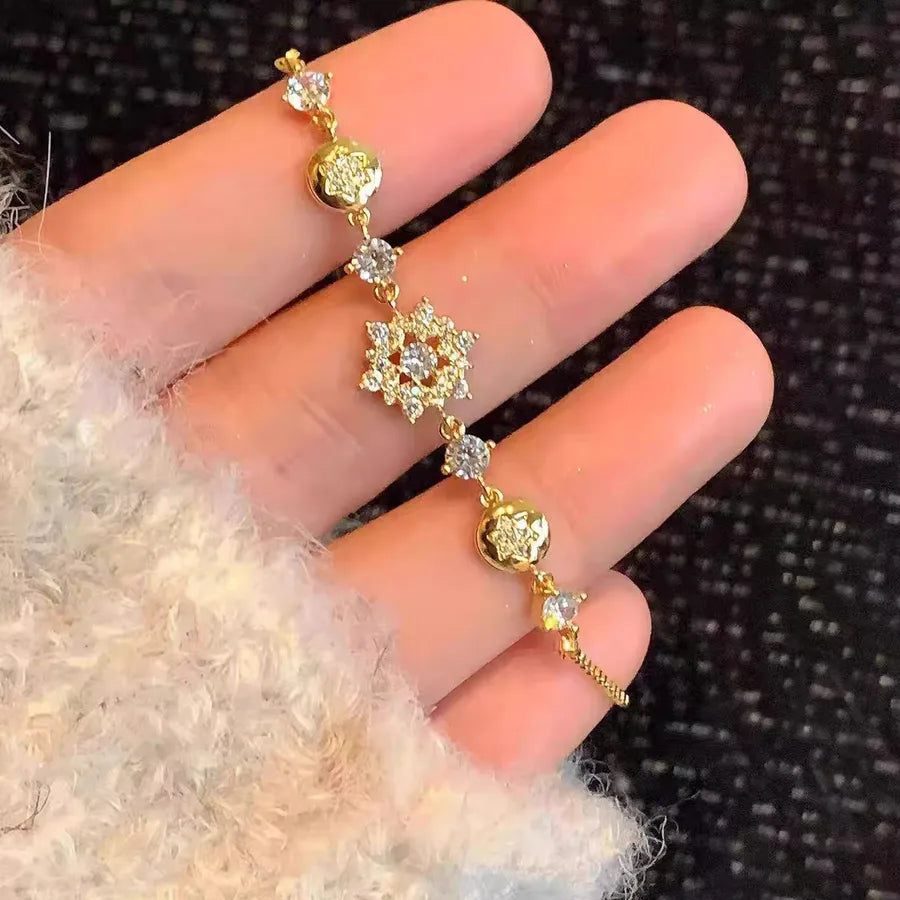 Discover the Elegance of the Fashionable Adjustable Snowflake Design Zirconia Luxury Bracelet