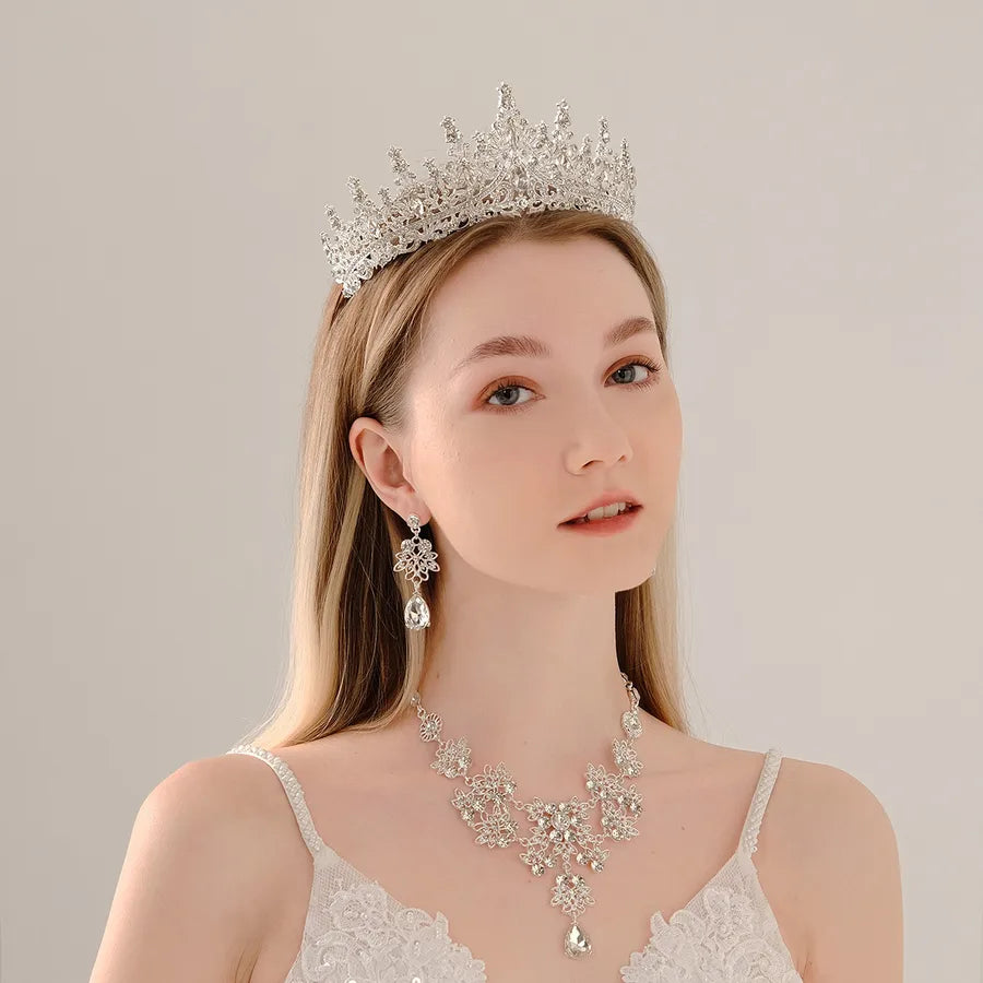 Discover the Elegance of the Fashion Water Droplets Flower Alloy Inlay Rhinestones Pearl Jewelry Set