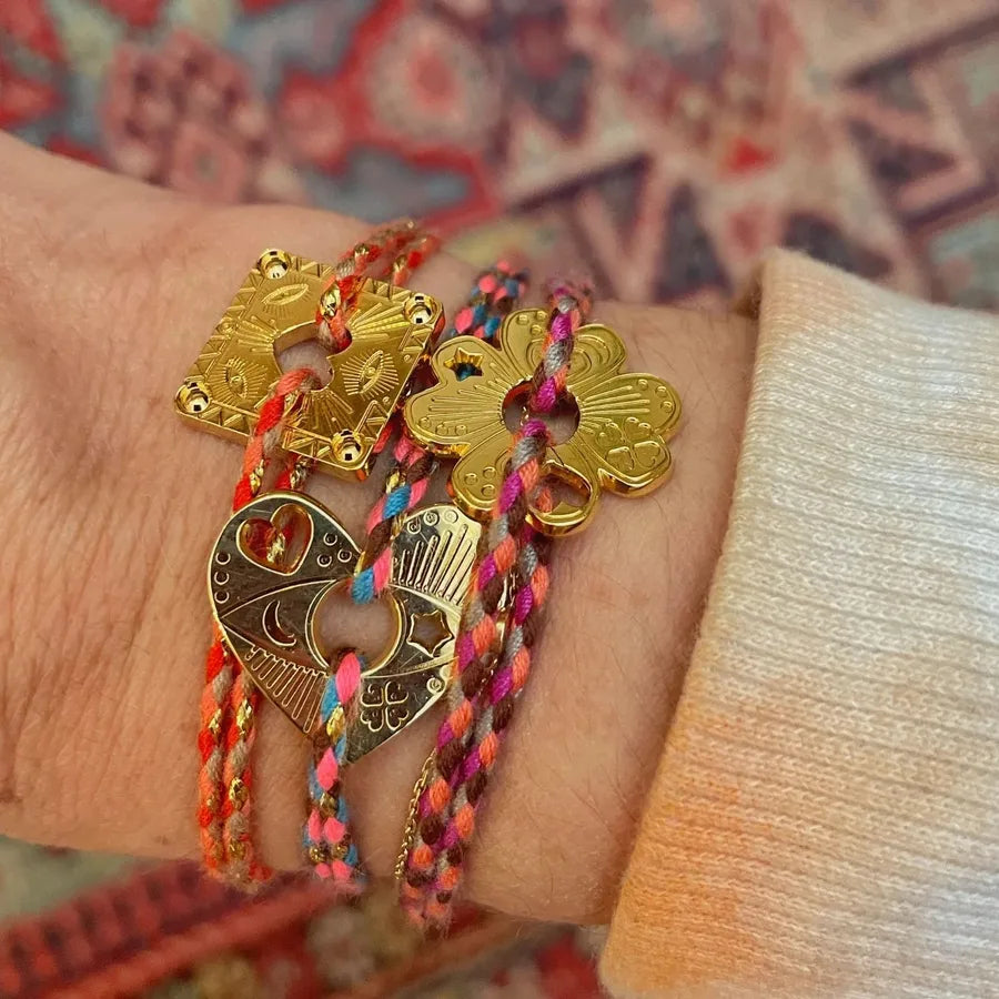 Discover the Elegance of Our Vintage Style Bracelet