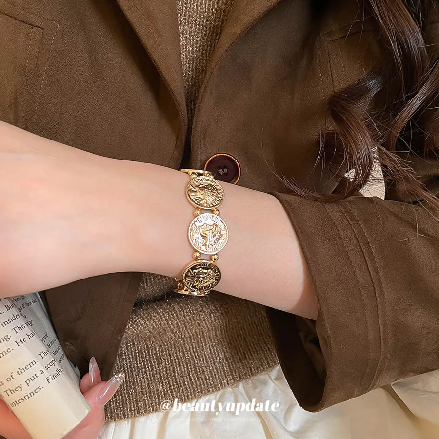 Discover the Elegance of the Vintage Round Portrait Women's Bracelet