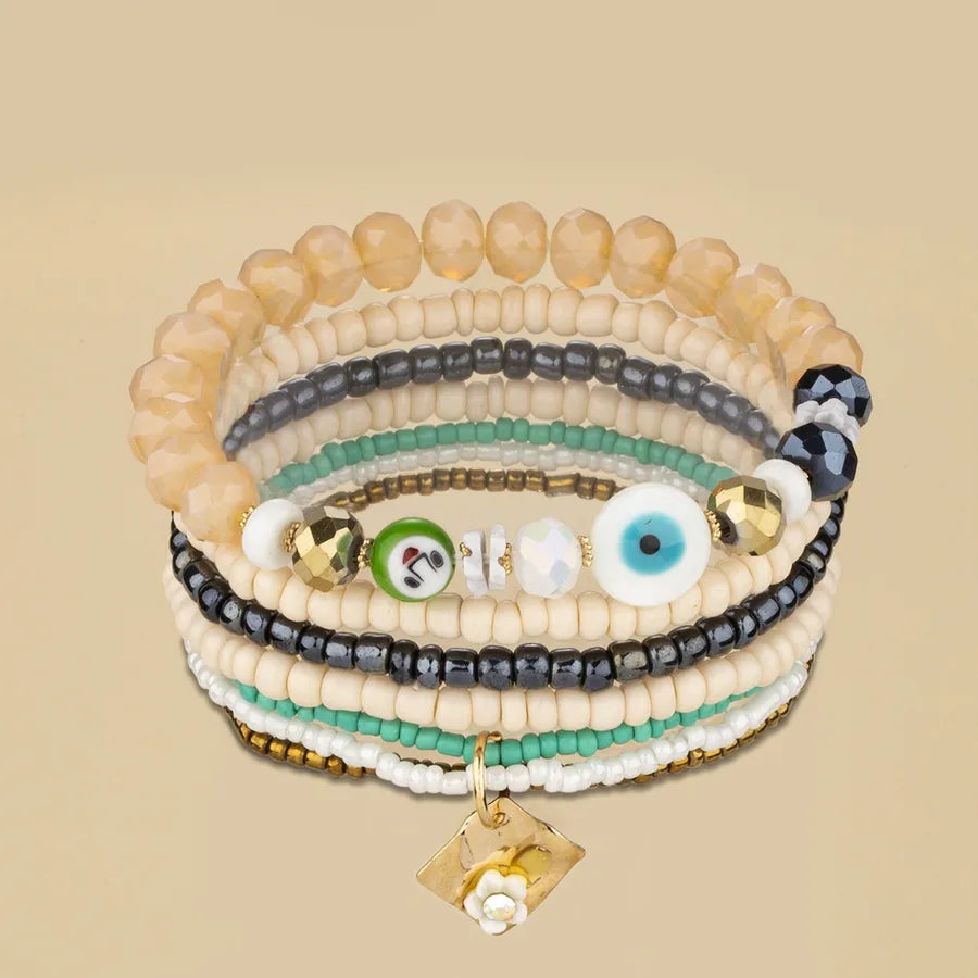 Elevate Your Style with the Vintage Alloy Rose Square Pendant Bracelet