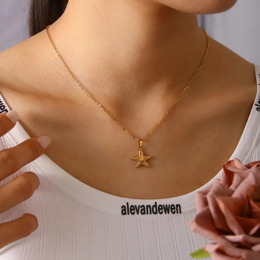 Elegant Starfish Pendant Necklace: A Touch of Oceanic Charm