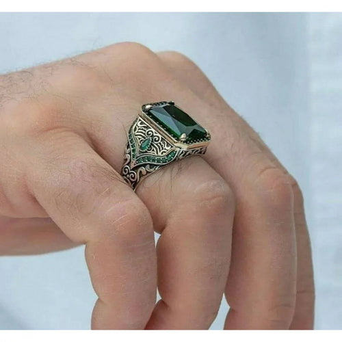 Ethnic Style Unisex Ring in Green Alloy with Zircon Inlay, For Unique Fashion Statement