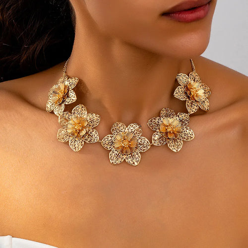 Bohemian Hollow Flower Pendant Necklace for Women Street Jewelry Accessories Alloy Material Floral