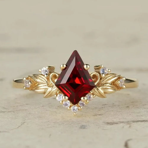 Red Agate Diamond Shaped Ring For Women Luxury Design Court Style Gold Plated Zircon Jewelry Bohemian Pattern Alloy Material
