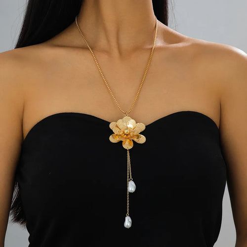 Women's Simple Retro Imitation Gold Plated Tassel Flower Imitation Pearl Pendant Necklace (No Gift Box)