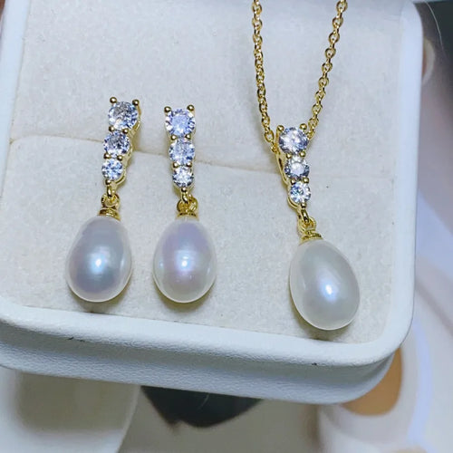 Natural White Freshwater Pearl Stud Earrings for Women Featuring 7-8mm Rice-Shaped Pearls with Alloy Metal