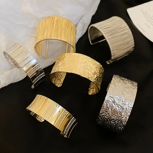 Elegant Vintage Style Exaggerated Geometric Alloy Bangles Wholesale